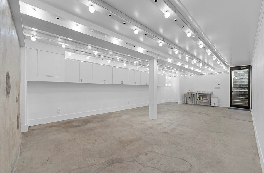 More Photos Of 1037 Dean St, Brooklyn Storefront For Lease