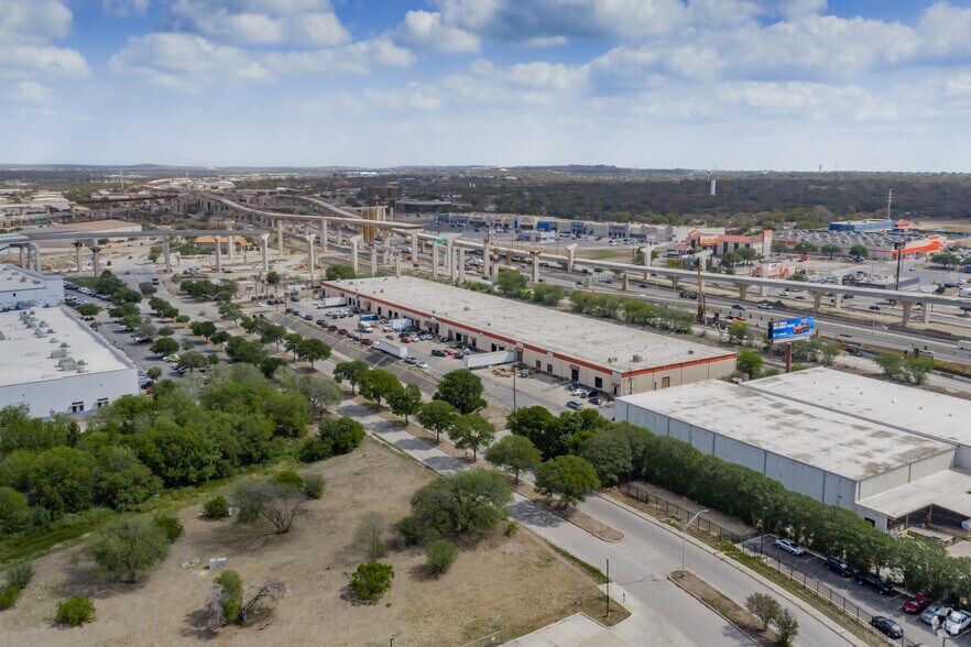 More Photos Of 8134 Interchange Pky, San Antonio Warehouse For Lease