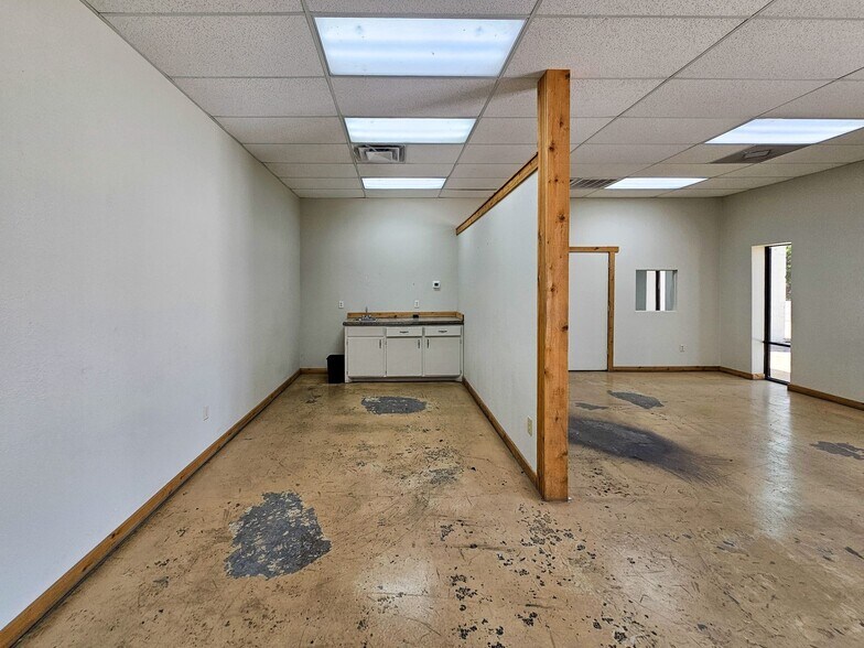 More Photos Of 709 S Treadaway Blvd, Abilene Warehouse For Lease