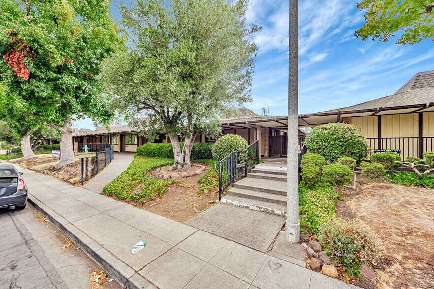 More Photos Of 516 W Remington Dr, Sunnyvale Medical For Lease