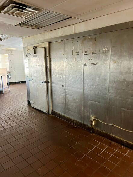 More Photos Of 15839 Telegraph Rd, Redford Fast Food For Lease