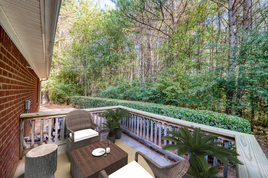 More Photos Of 100-202 Oak Bluff Dr, Athens Apartments For Sale