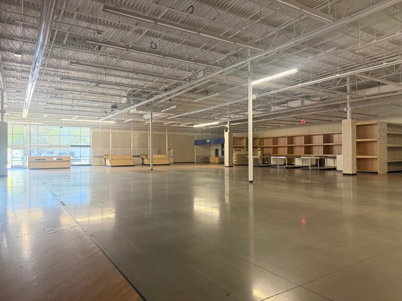 More Photos Of 22999 Savi Ranch Pky, Yorba Linda Department Store For Lease