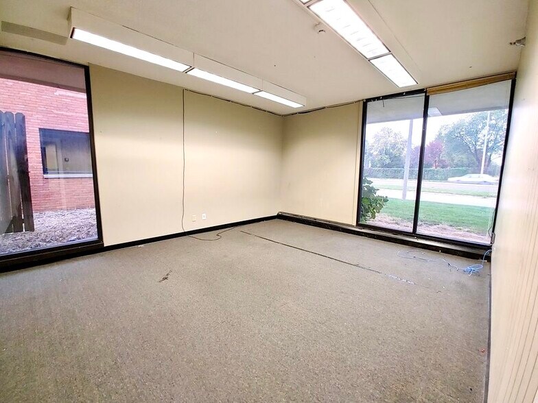 More Photos Of 1316 E Empire St, Bloomington General Retail For Sale