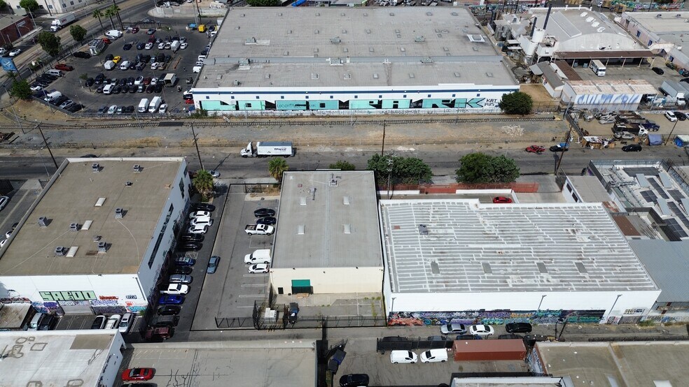 More Photos Of 1654 Long Beach Ave, Los Angeles Warehouse For Lease