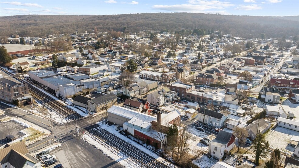 More Photos Of 102 S Richmond St, Fleetwood Warehouse For Sale