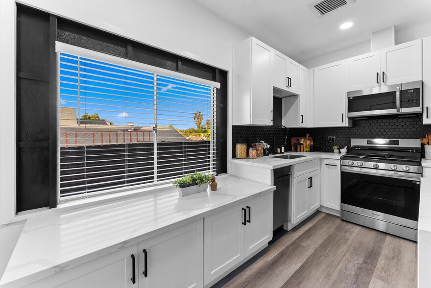 More Photos Of 832 Desty St, San Diego Apartments For Sale