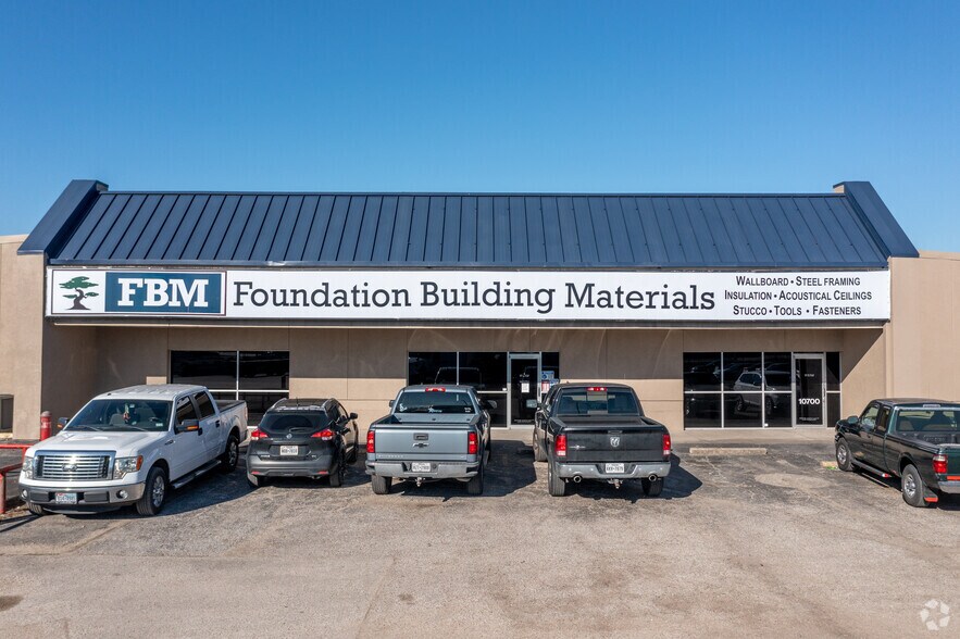 More Photos Of 10700 Gulf Fwy, Houston Warehouse For Lease
