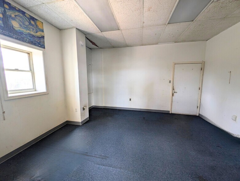 More Photos Of 309 Parker Ct SE, Leesburg Freestanding For Lease