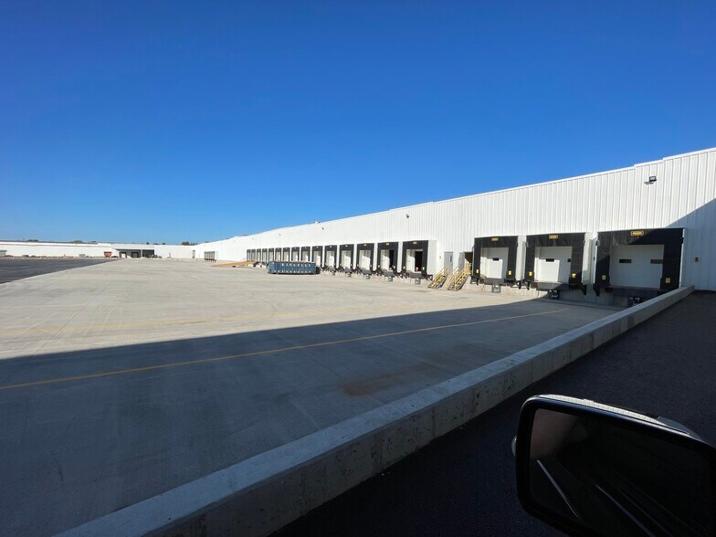 More Photos Of 6600 New Venture Gear Dr, East Syracuse Manufacturing For Lease