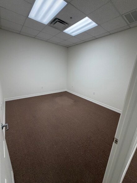 More Photos Of 1062 Bloomingdale Ave, Valrico Office For Sale