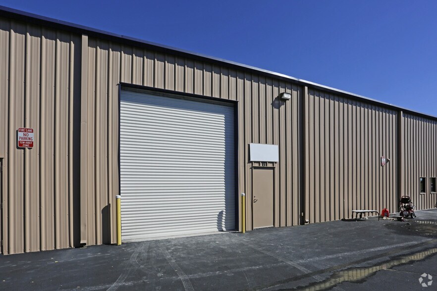 More Photos Of 830 NE 24th Ln, Cape Coral Warehouse For Sale