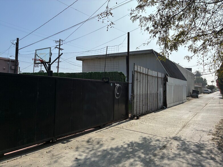 More Photos Of 2965 Santa Fe Ave, Long Beach Freestanding For Lease