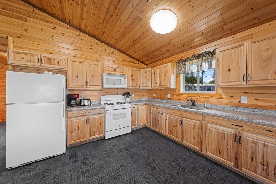More Photos Of 9978 Gappa Rd, Kabetogama Hotel For Sale