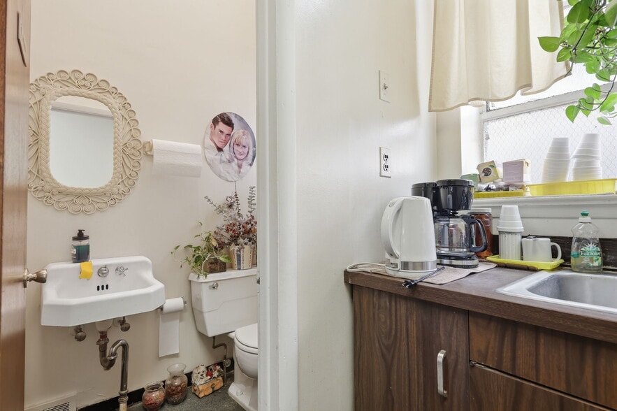 More Photos Of 6933 Ludlow St, Upper Darby Storefront For Sale