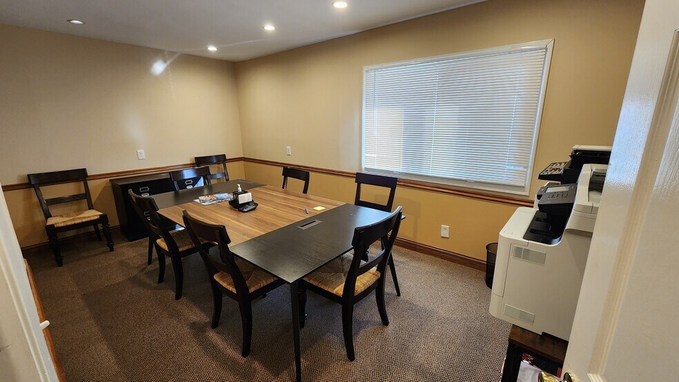 More Photos Of 122 Forest Ave, Glen Cove Freestanding For Lease