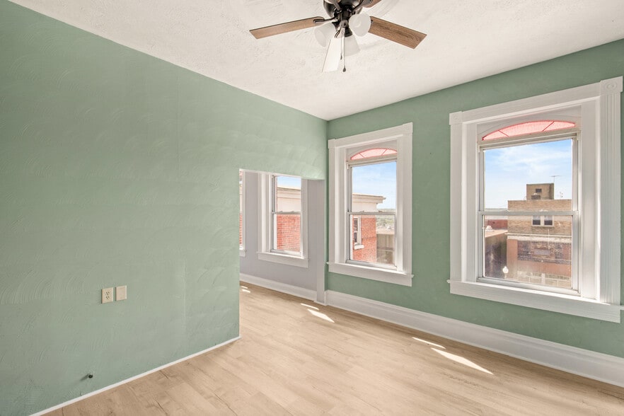 More Photos Of 105 E Main St, Somerset Storefront Retail Residential For Sale