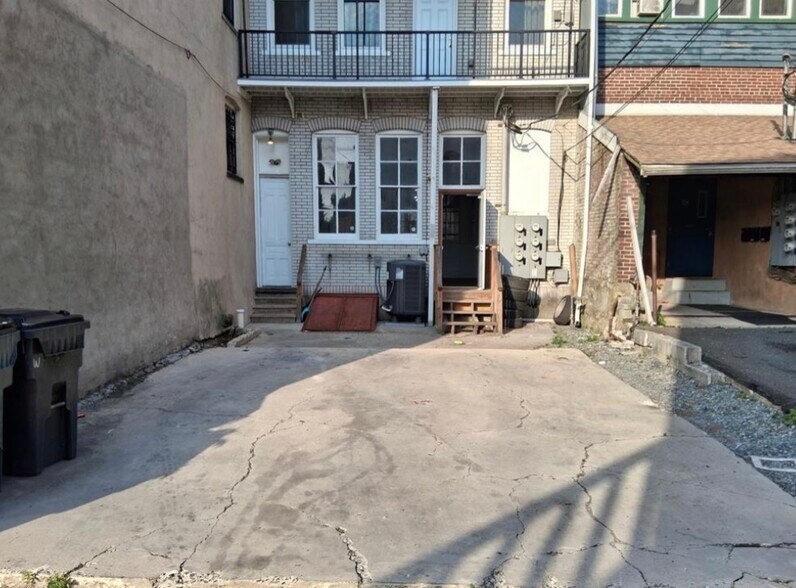 More Photos Of 658 Main St, Slatington Specialty For Lease