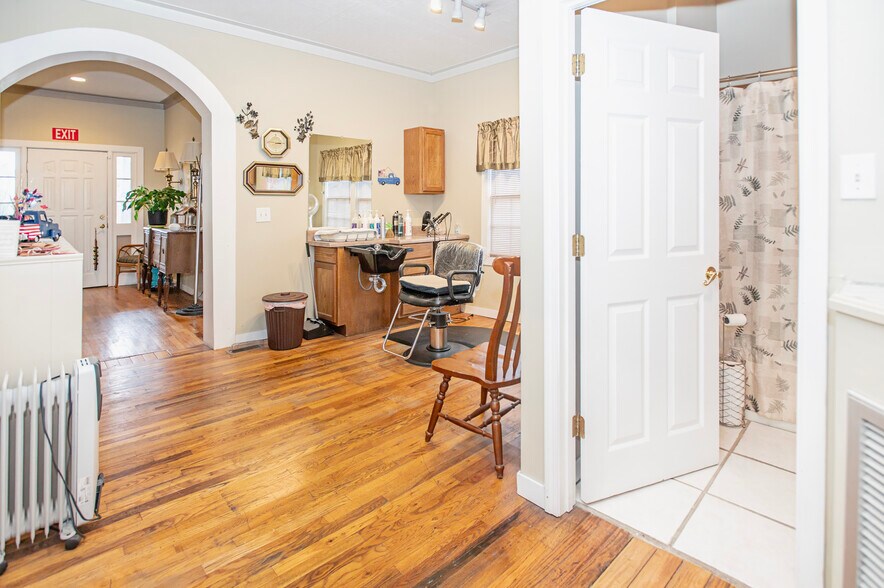 More Photos Of 400 Main St, Clinton Freestanding For Sale