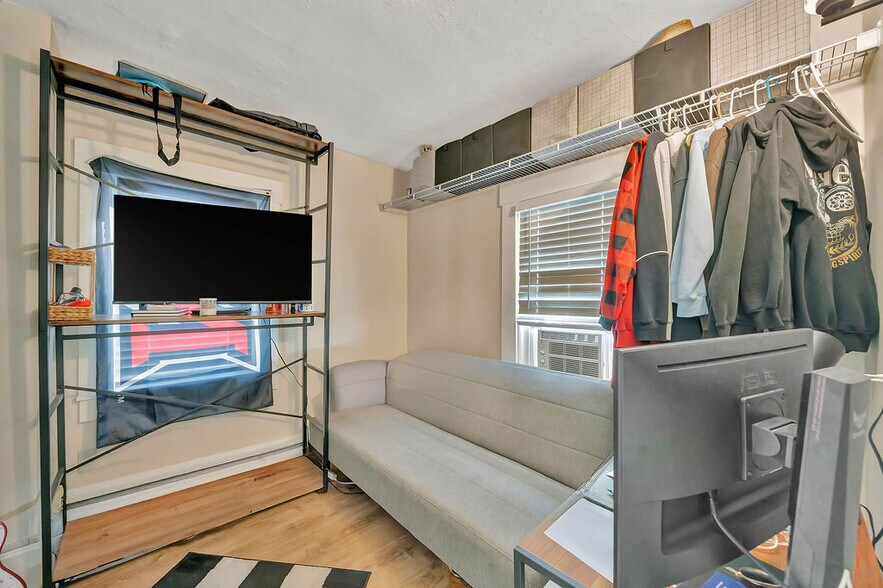 More Photos Of 215 N College Ave, Oxford Apartments For Sale