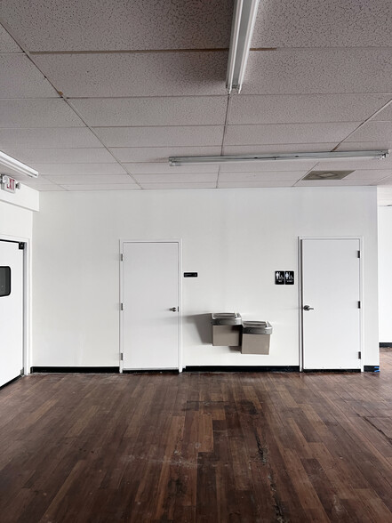 More Photos Of 1746 E Silver Springs Blvd, Ocala Freestanding For Lease