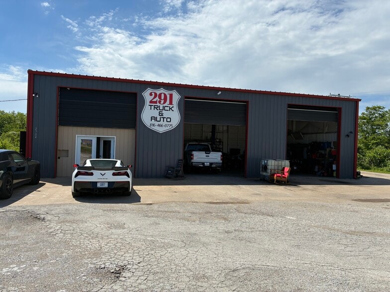 Primary Photo Of 2704 N 291 Hwy, Harrisonville Service For Lease