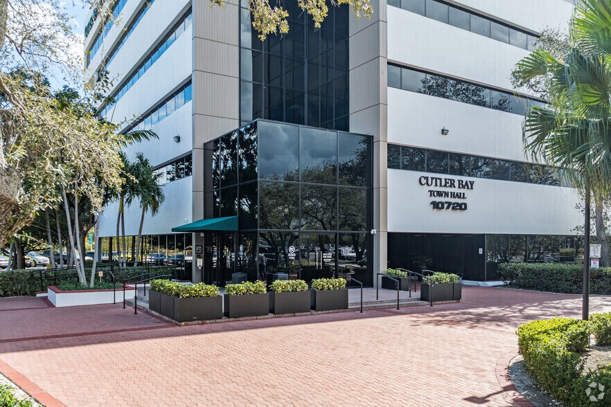 More Photos Of 10720 Caribbean Blvd, Cutler Bay Medical For Lease