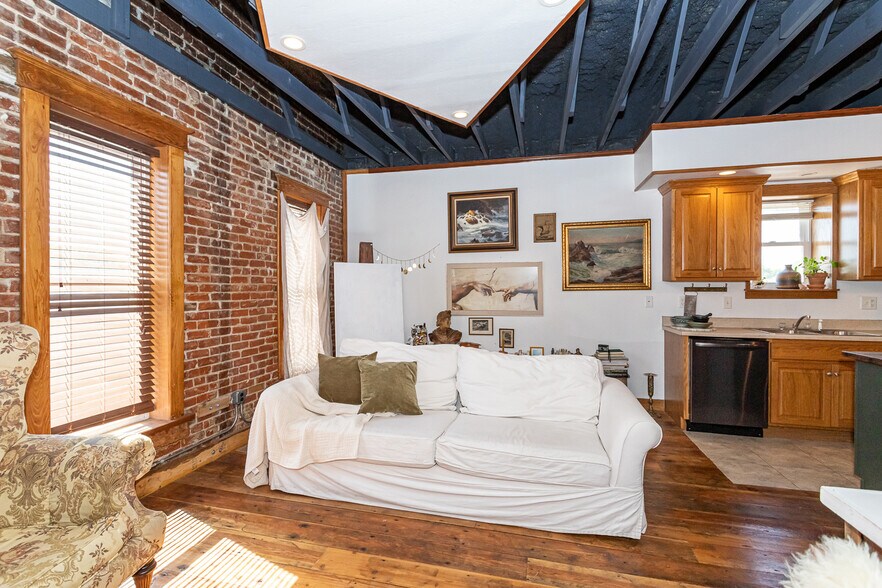 More Photos Of 611 Main St, Jewell Storefront Retail Residential For Sale