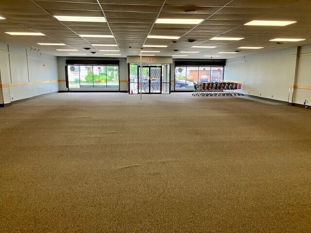 More Photos Of 569-577 Mill St, New Bedford Storefront For Lease