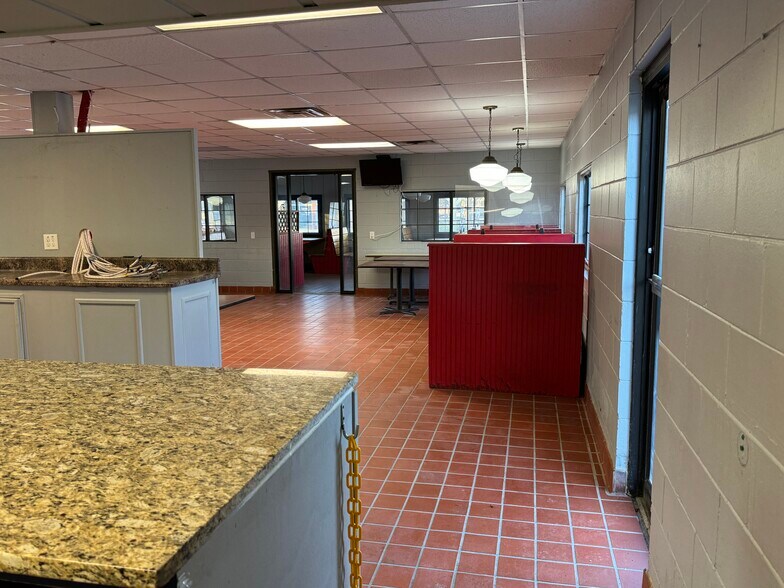 More Photos Of 109 Broad St, Hawkinsville Restaurant For Sale