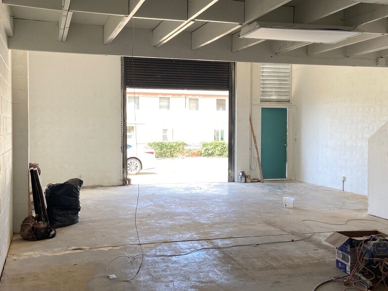 More Photos Of 804 Kopke St, Honolulu Industrial For Lease