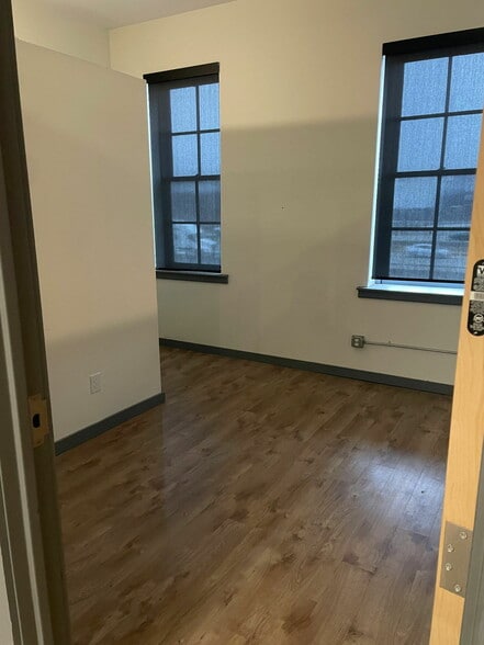 More Photos Of 904-908 S 4th St, Saint Louis Office For Lease