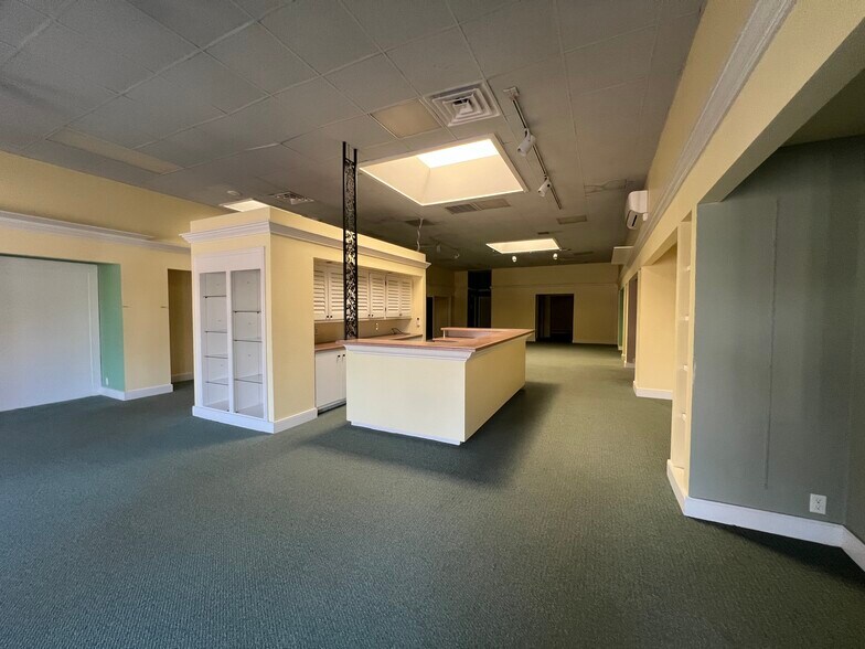 More Photos Of 600-698 E Arlington Blvd, Greenville Unknown For Lease