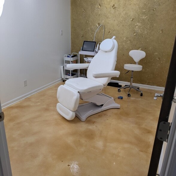 More Photos Of 1051 Johnnie Dodds Blvd, Mount Pleasant Medical For Sale