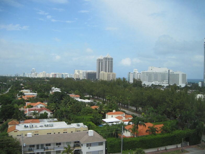 More Photos Of 333 Arthur Godfrey Rd, Miami Beach Office For Lease