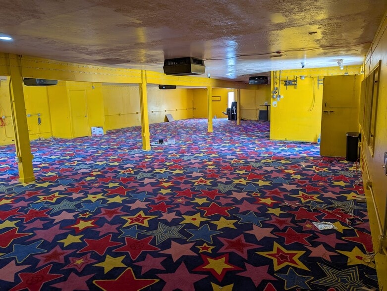 More Photos Of 16602 Sea Lark Rd, Houston Loft Creative Space For Sale