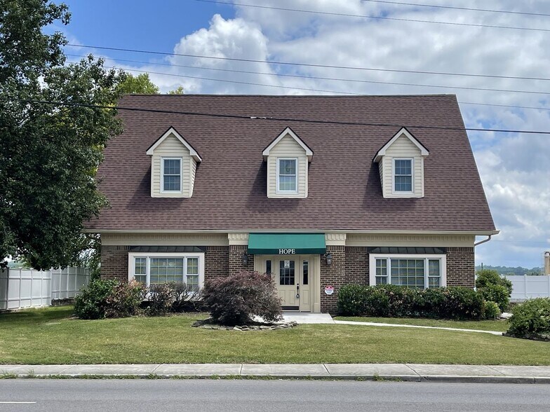 More Photos Of 1369 W Andrew Johnson Hwy, Morristown Medical For Lease