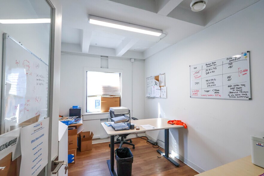 More Photos Of 125 W 71st Ave, Vancouver Warehouse For Lease