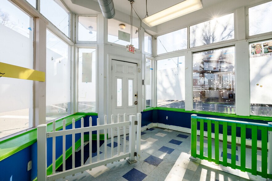 More Photos Of 300 W Clay St, Richmond Storefront Retail Residential For Lease