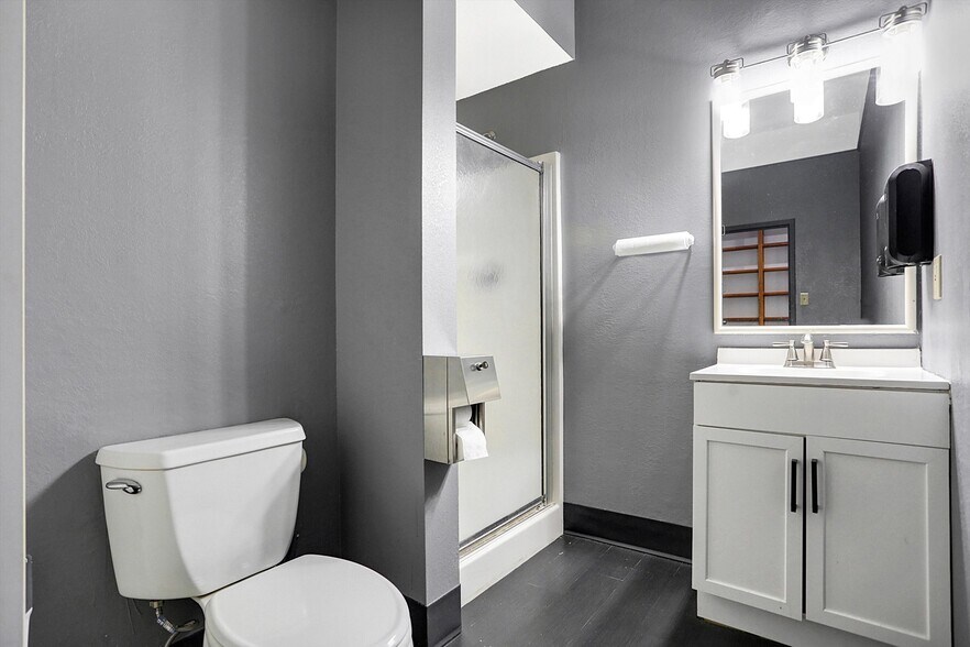 More Photos Of 615 Russell Ave, Indianapolis Medical For Sale