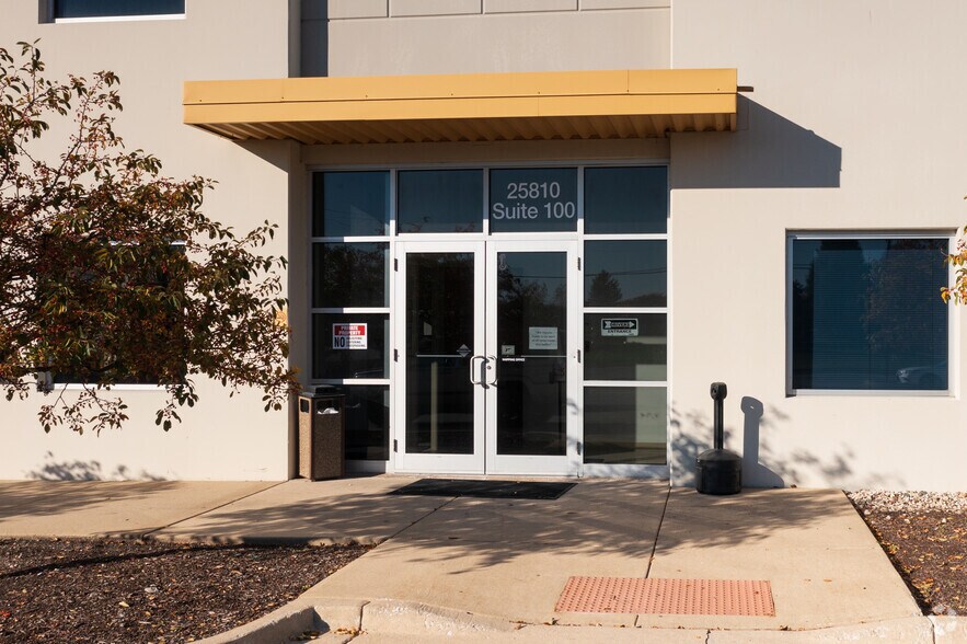 More Photos Of 25810 S Ridgeland Ave, Monee Warehouse For Lease