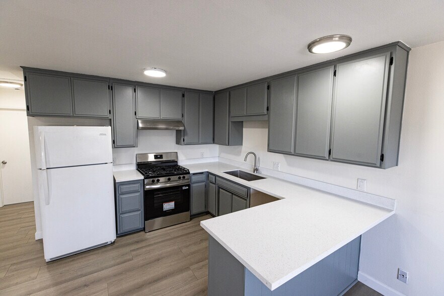 More Photos Of 6003 Craner Ave, North Hollywood Apartments For Sale
