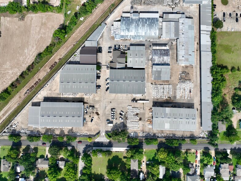 More Photos Of 301 Pleasant Dr, Dallas Warehouse For Lease