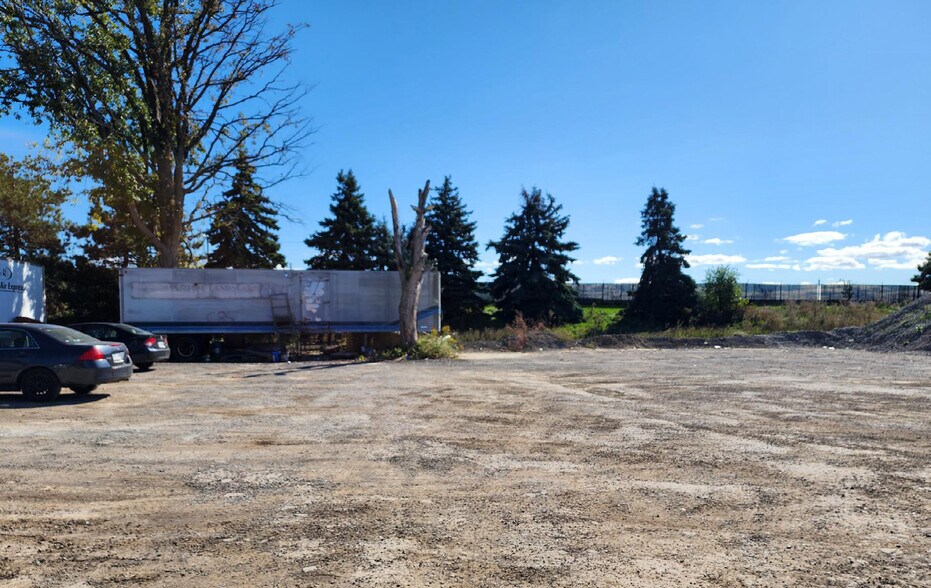 More Photos Of 8424 Goreway Dr, Brampton Office For Sale