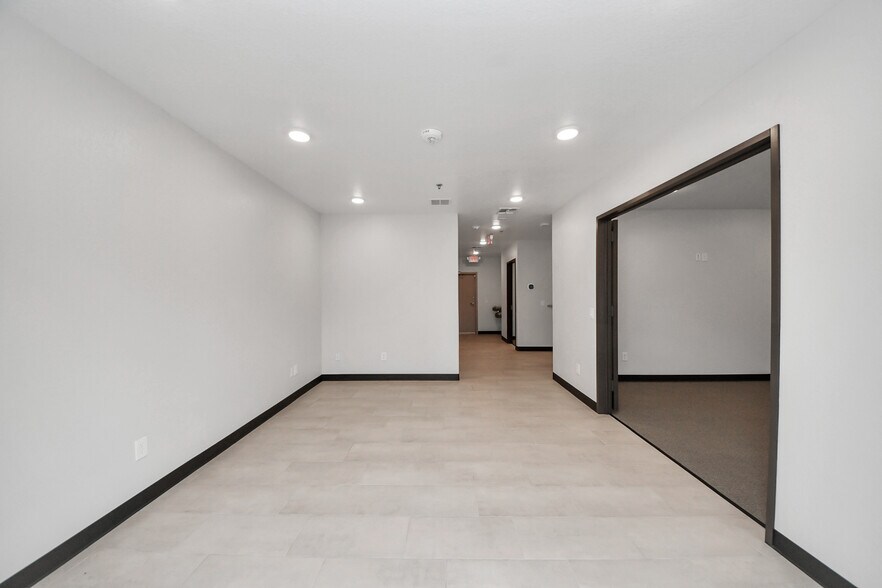 More Photos Of 6536 Greatwood Pky, Sugar Land Office For Sale