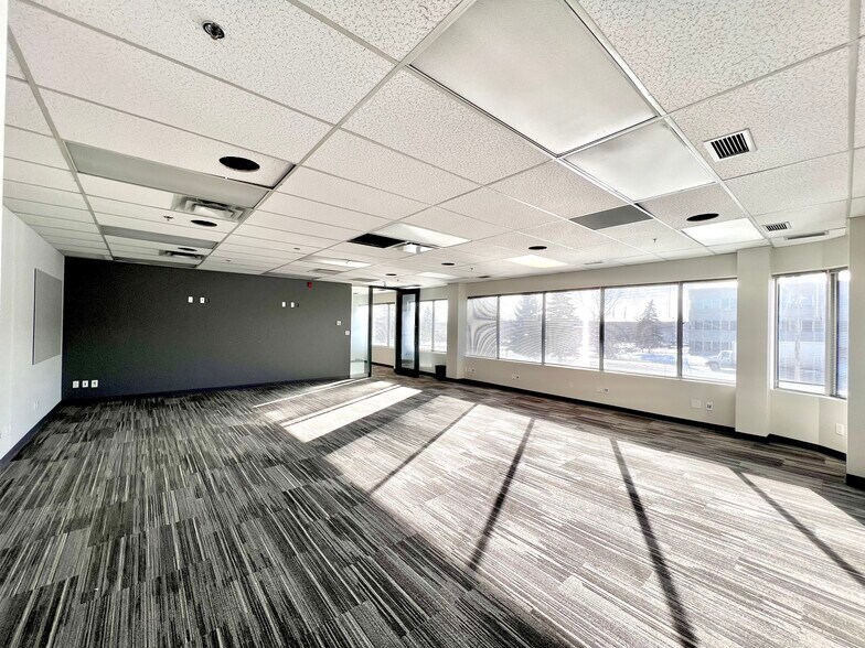 More Photos Of 4640-4888 72nd Ave SE, Calgary Distribution For Lease