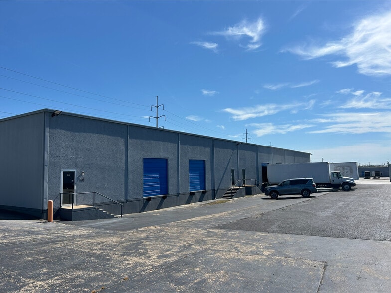 More Photos Of 5721 E Rosedale St, Fort Worth Unknown For Lease