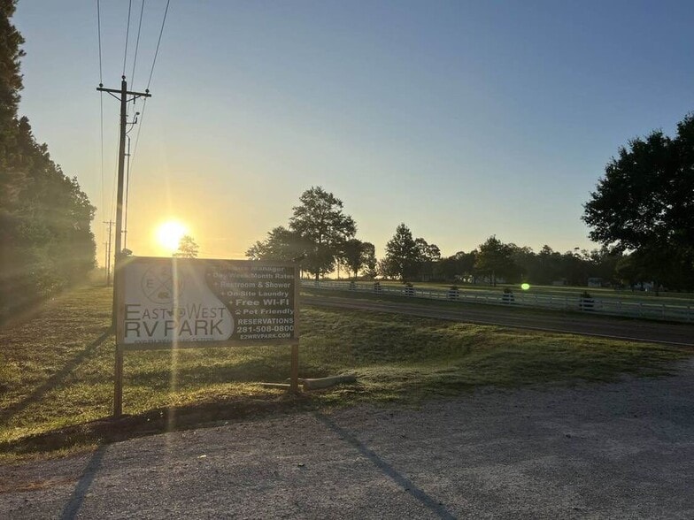 Primary Photo Of 6300 FM 3081, Willis Manufactured Housing Mobile Home Park For Sale