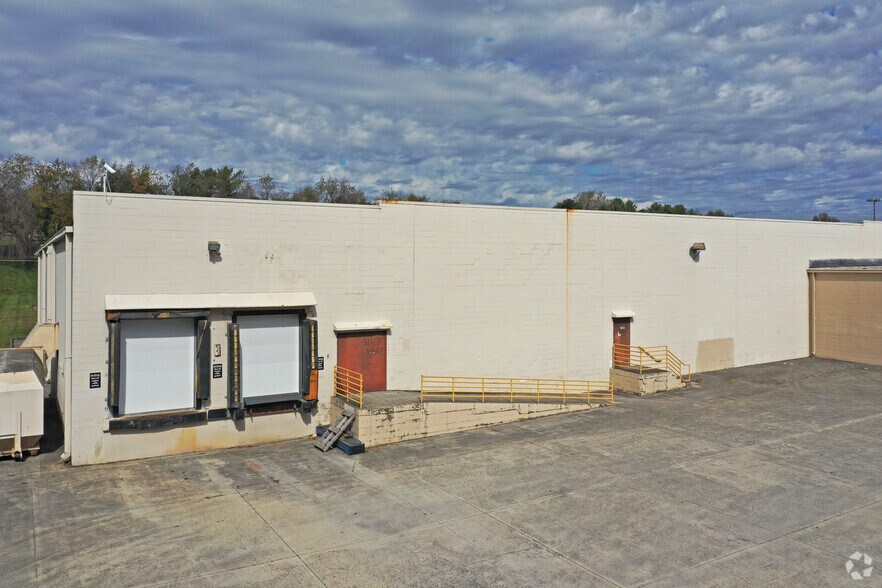 More Photos Of 1088 Memorial Dr, Pulaski Unknown For Lease