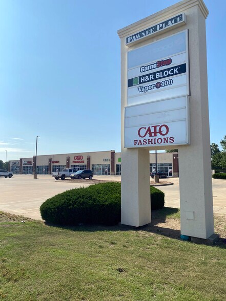 More Photos Of 2570 S Broadway, Wichita General Retail For Lease